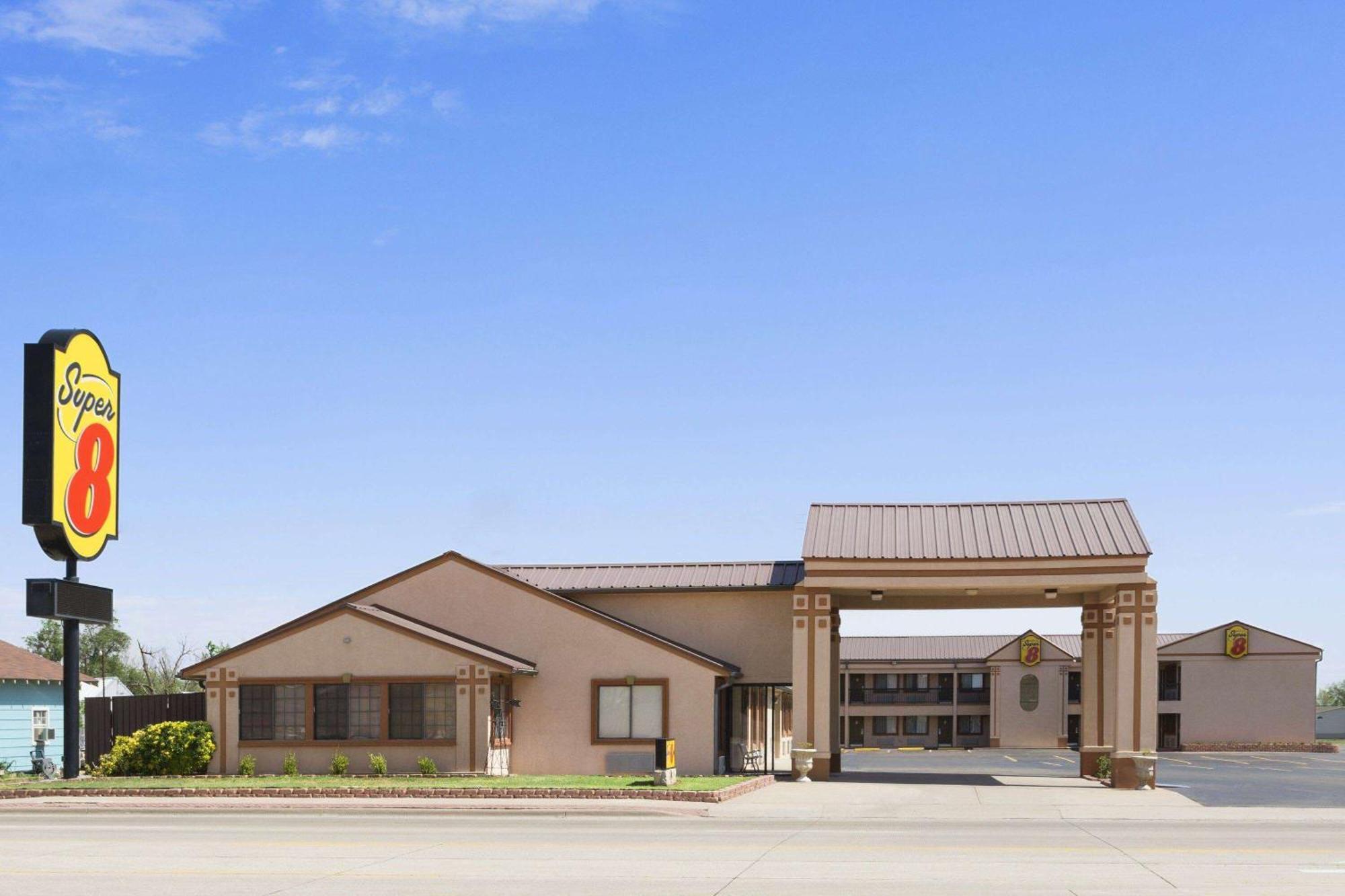 Super 8 By Wyndham Childress Motel Exterior photo